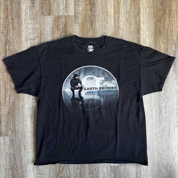 Other - Garth Brooks 2014 Tour T-Shirt - size XLarge